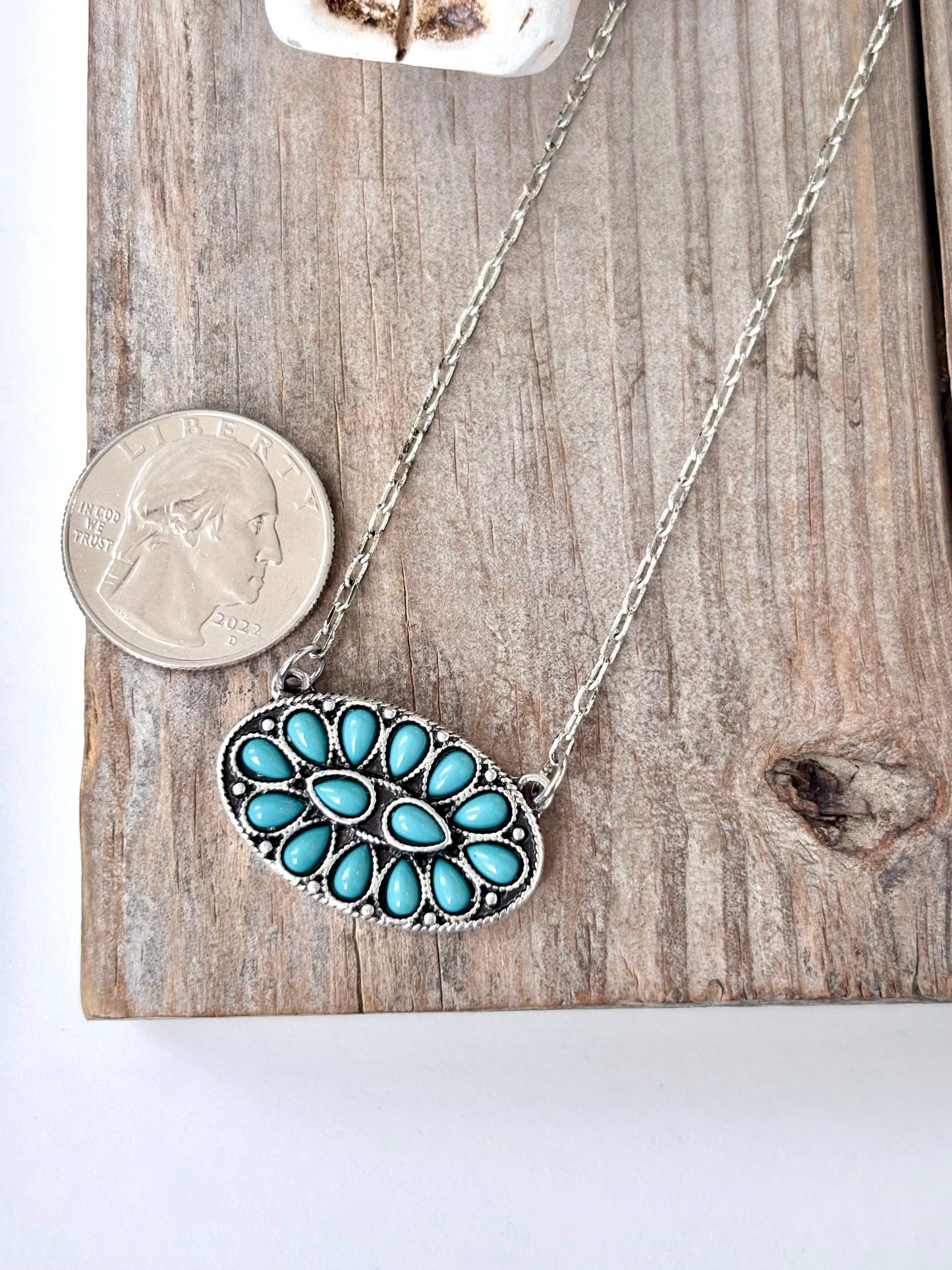 Western Style Turquoise Stone Oval Pendant Necklace
