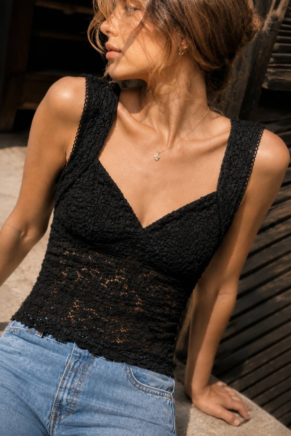 Soft Lace Sleeveless Top: BLACK