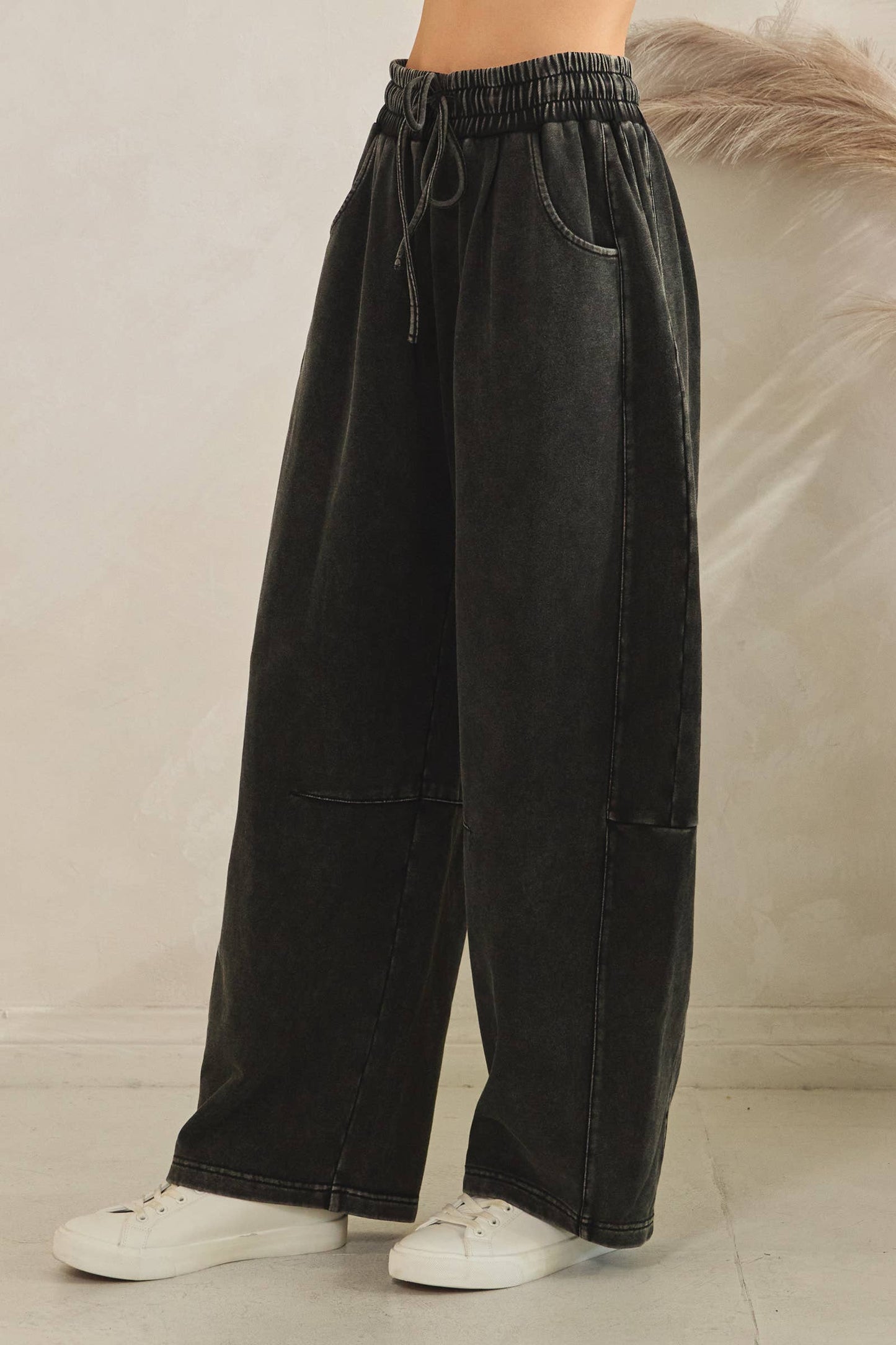 Mineral Washed Terry Barrel Pants: BLACK