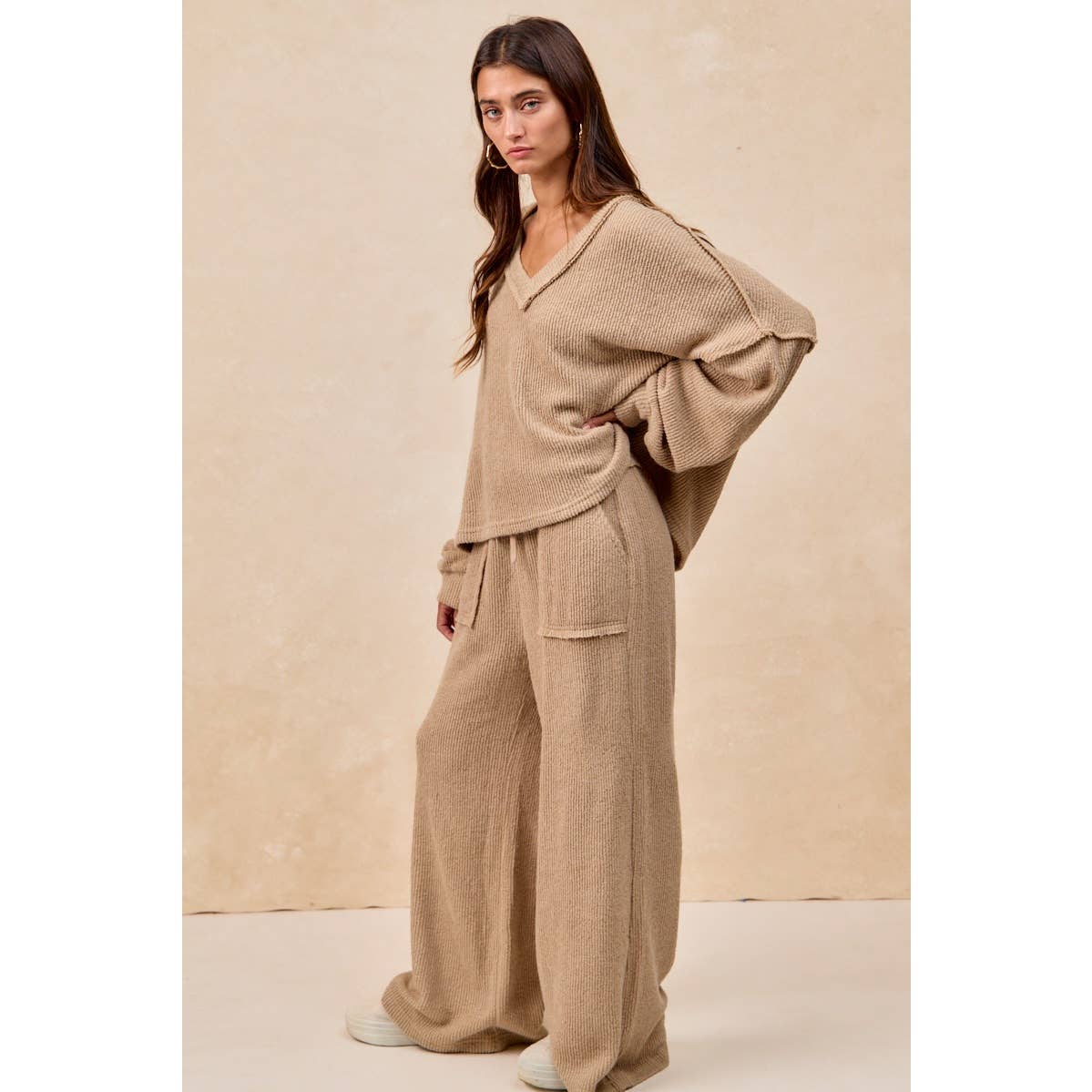 BOUCLE RIB KNIT WIDE PANTS WITH CUT EDGE DETAIL: TAUPE / XL