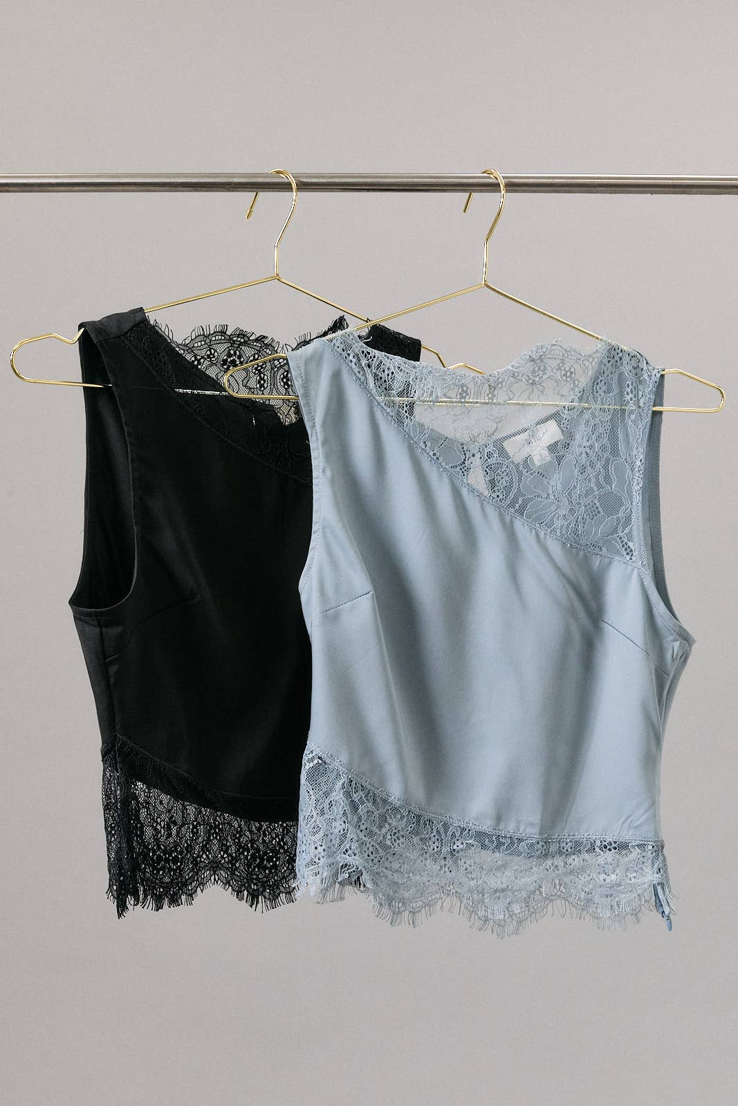 LACE DETAIL SLEEVELESS TOP: BLUSH / S
