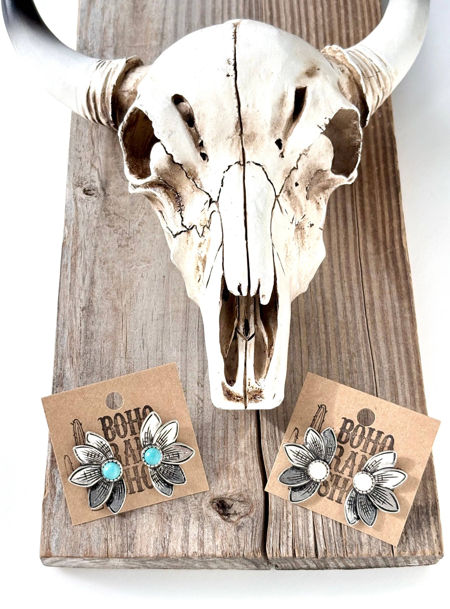 Western Style Flower Turquoise Stone Stud Earrings: White