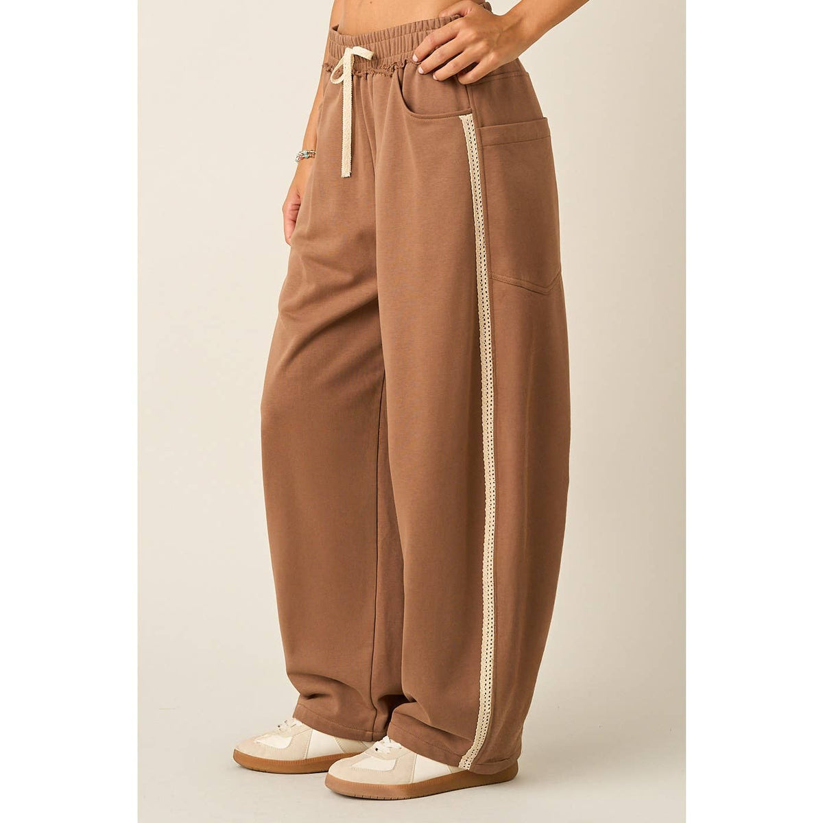 LACE TRIM BARREL LEG DRAWSTRING PANTS: MOCHA MOUSSE / S-M-L(2-2-2)