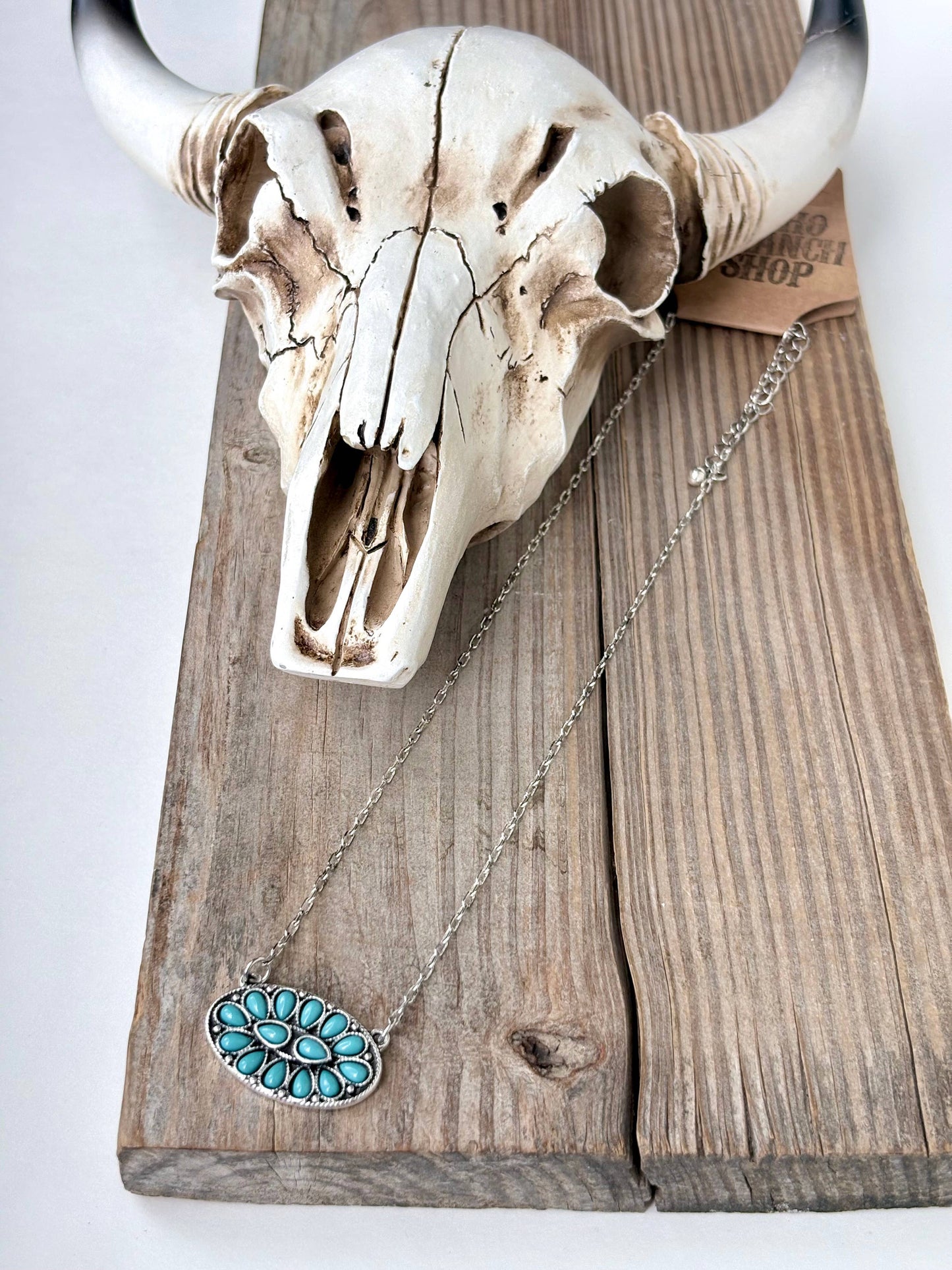 Western Style Turquoise Stone Oval Pendant Necklace