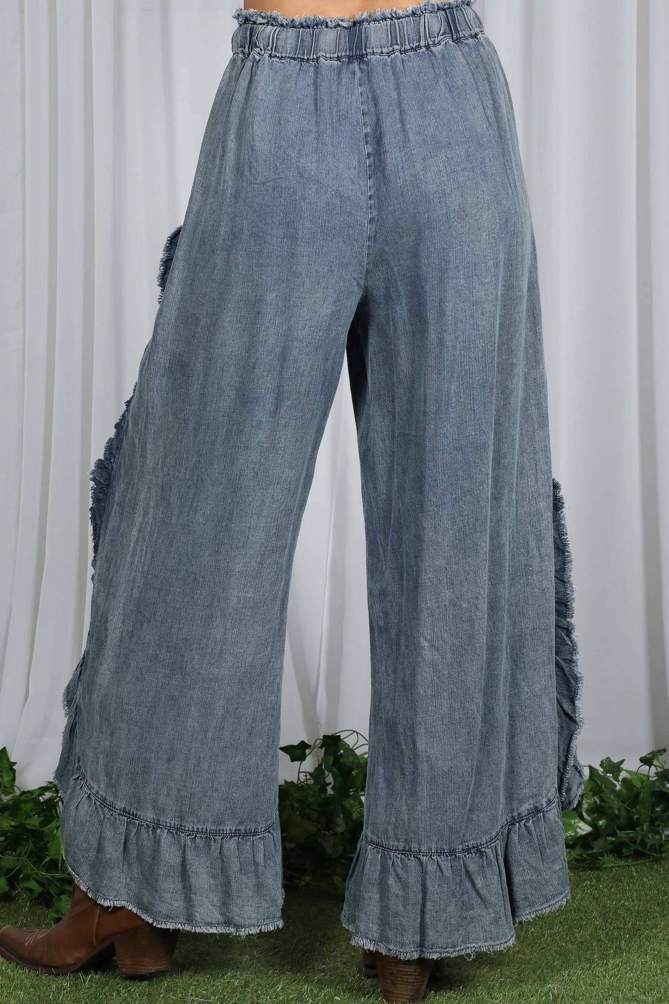 Flared Ruffle Hem Washed Chambray Crop Denim Pants VP83040: Black Denim / M