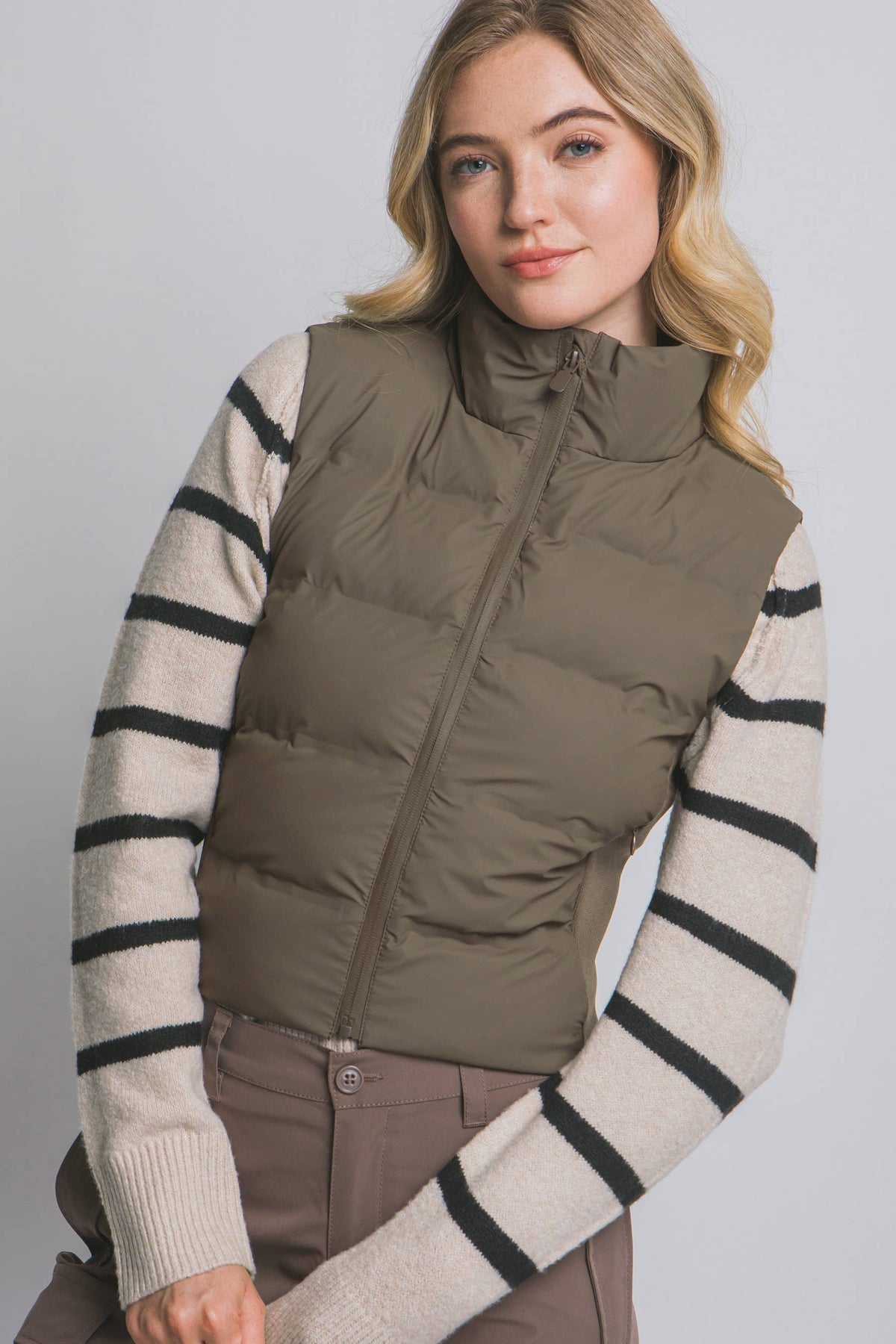 Slim- Fit Zip Down Puffer Vest : ESPRESSO-185901 / M