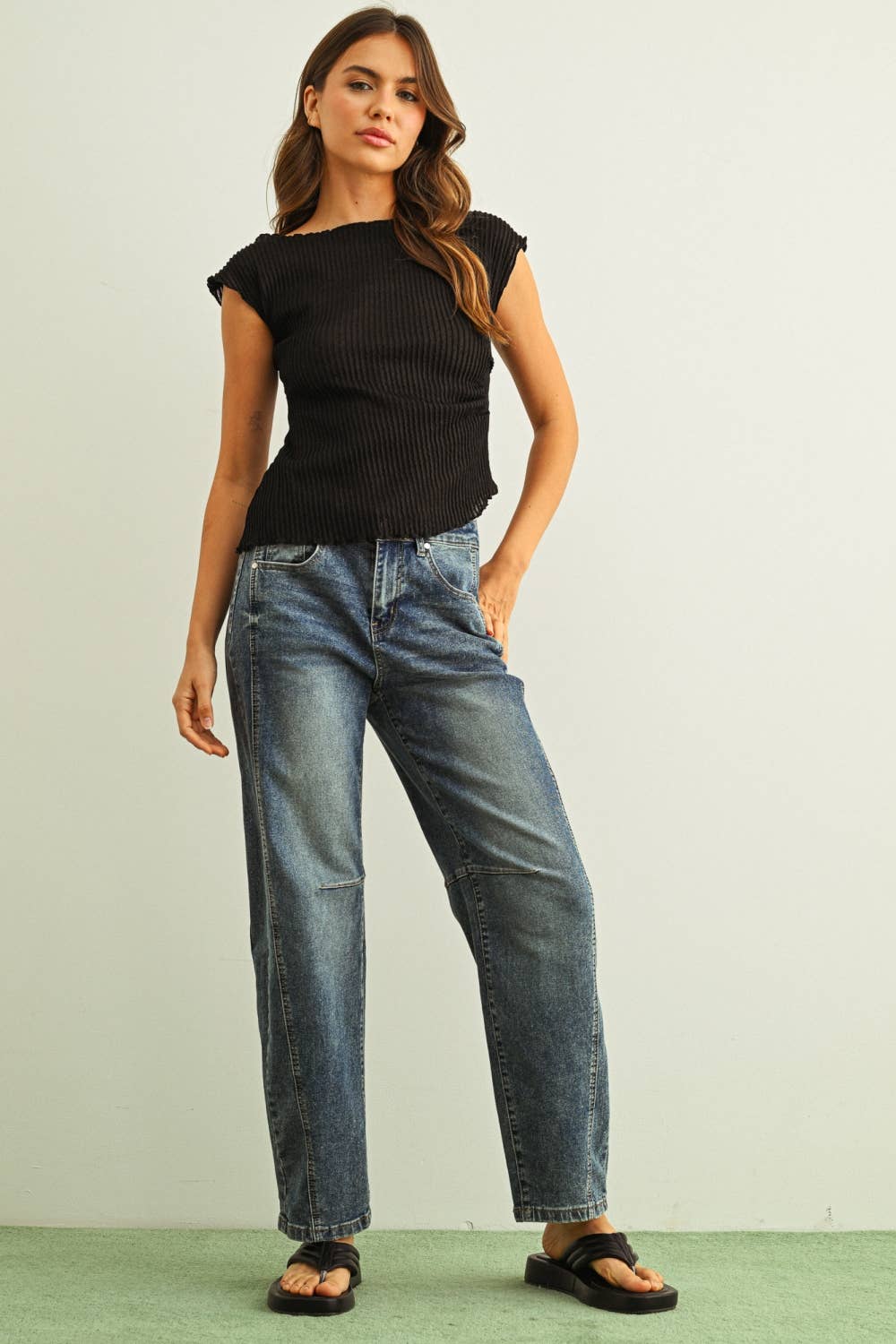 ET6415 CRINKLED FABRIC CAP SLEEVE TOP WITH SHIRRING DETAIL: BLACK / S