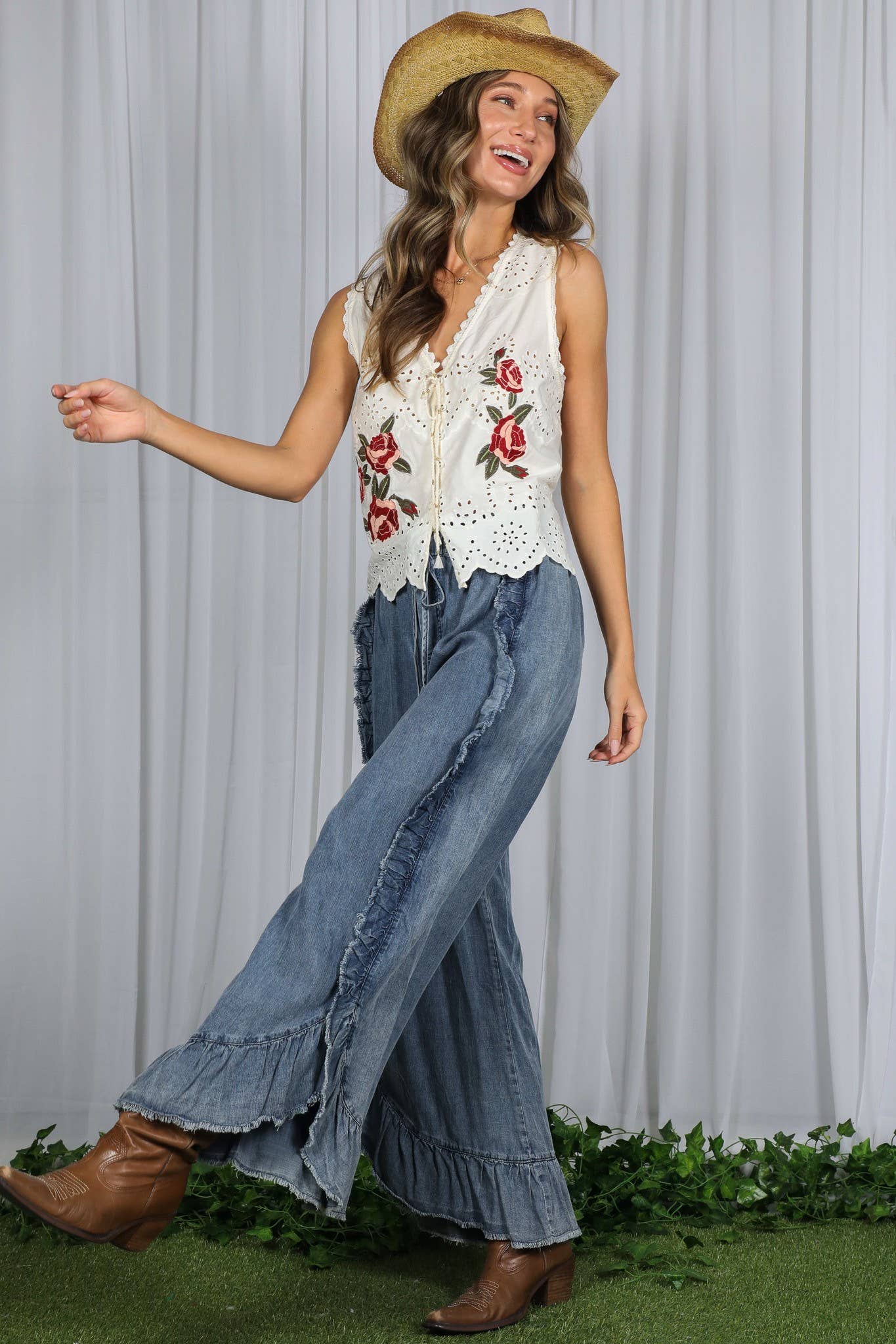 Flared Ruffle Hem Washed Chambray Crop Denim Pants VP83040: Black Denim / L