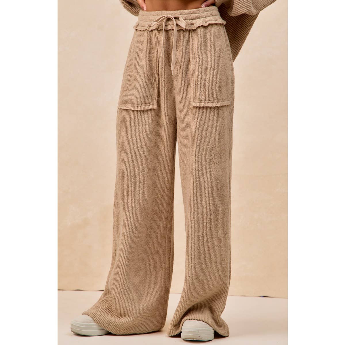 BOUCLE RIB KNIT WIDE PANTS WITH CUT EDGE DETAIL: TAUPE / M