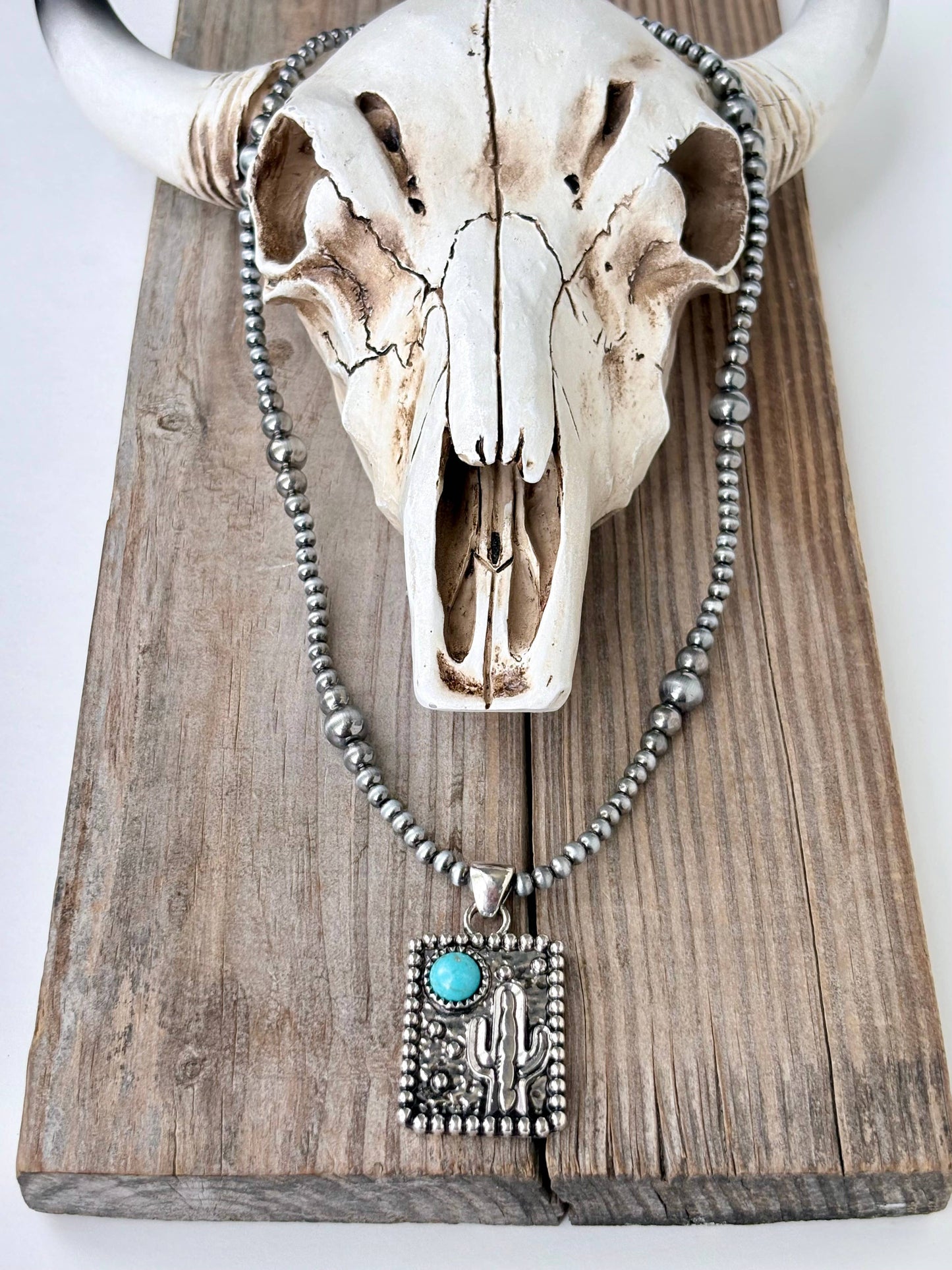 Western Cactus Turquoise Stone Navajo Pearl Pendant Necklace: Turquoise