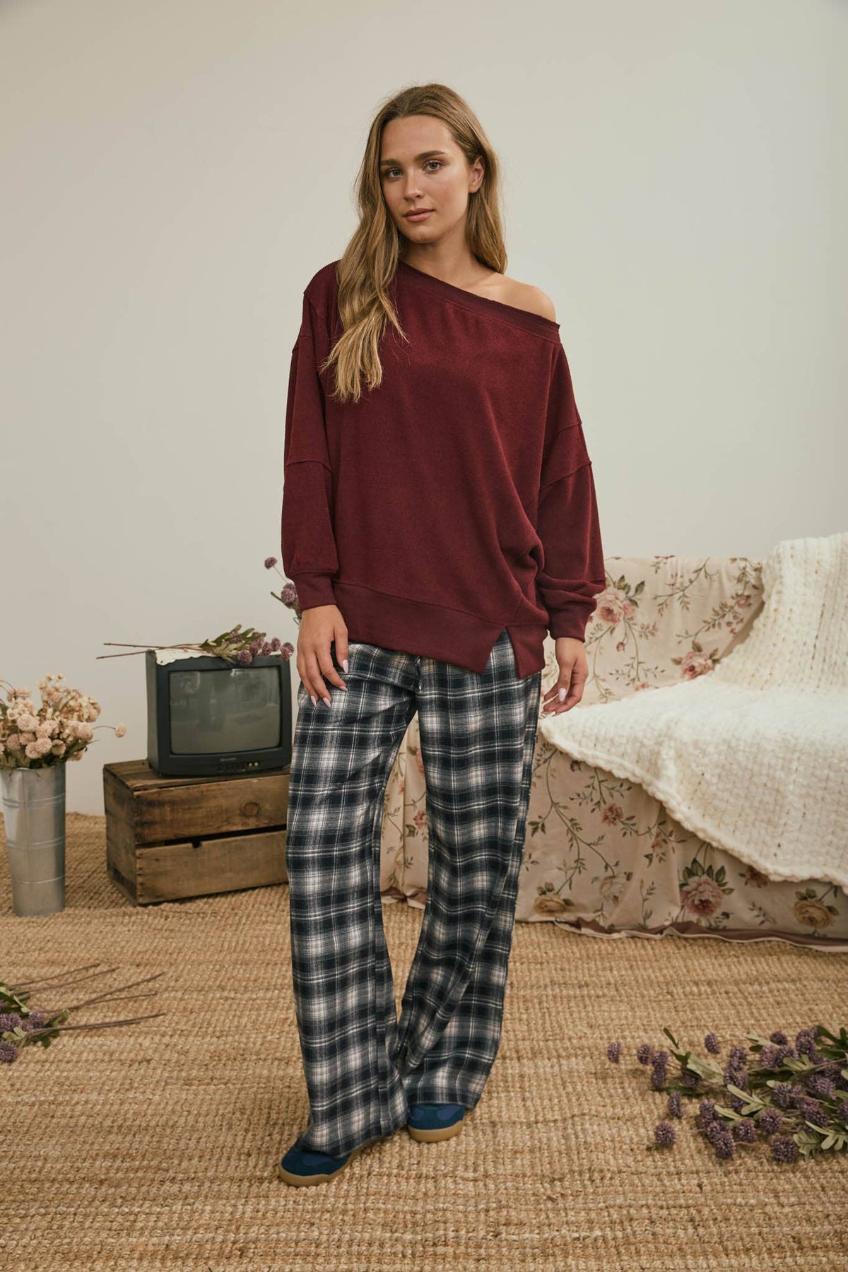 TIERED SLEEVE BOAT NECK EXPOSED SEAM KNIT TOP : DARK BROWN