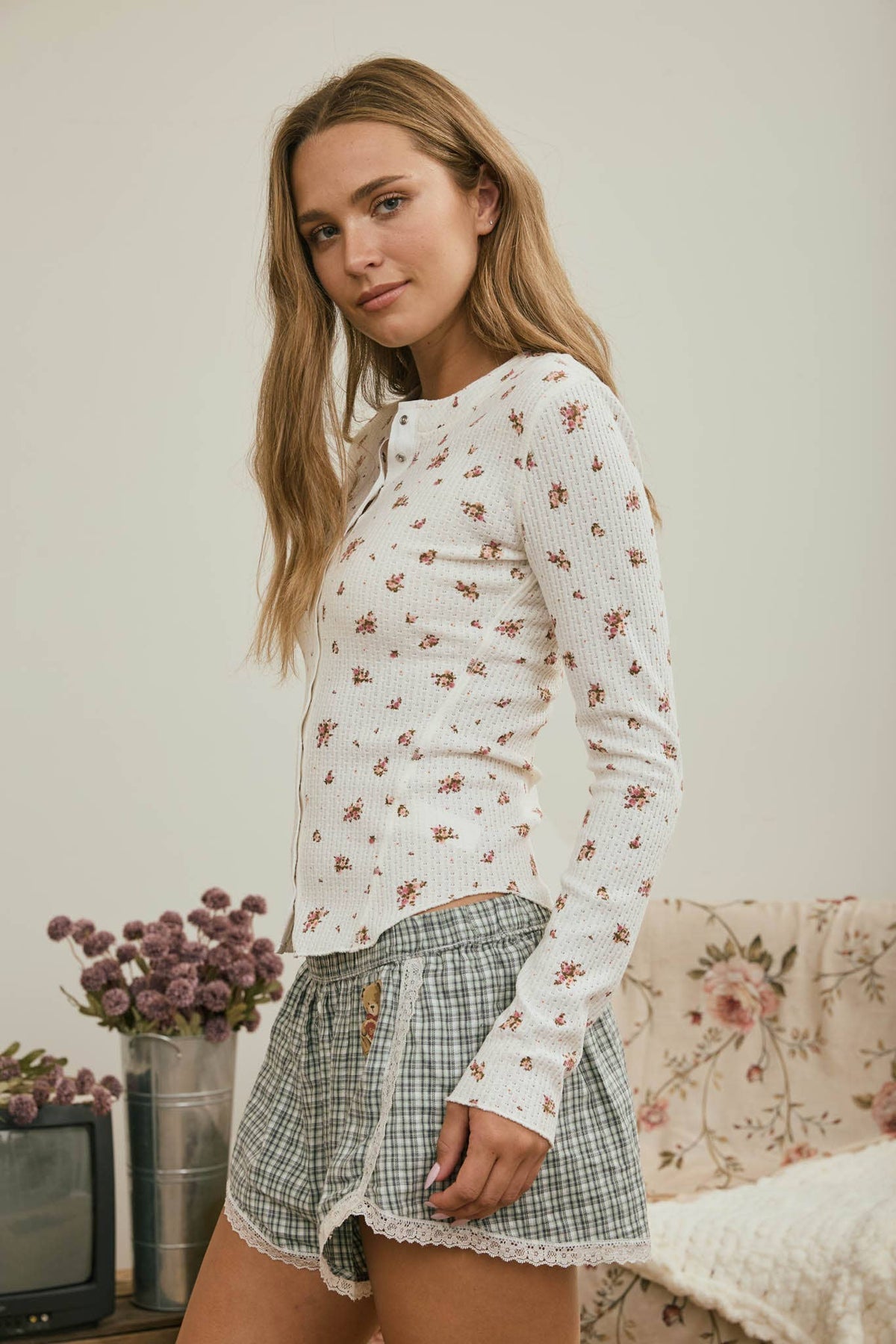 FLORAL SNAP FRONT LONG SLEEVE WAFFLE KNIT TOP : IVORY MULTI
