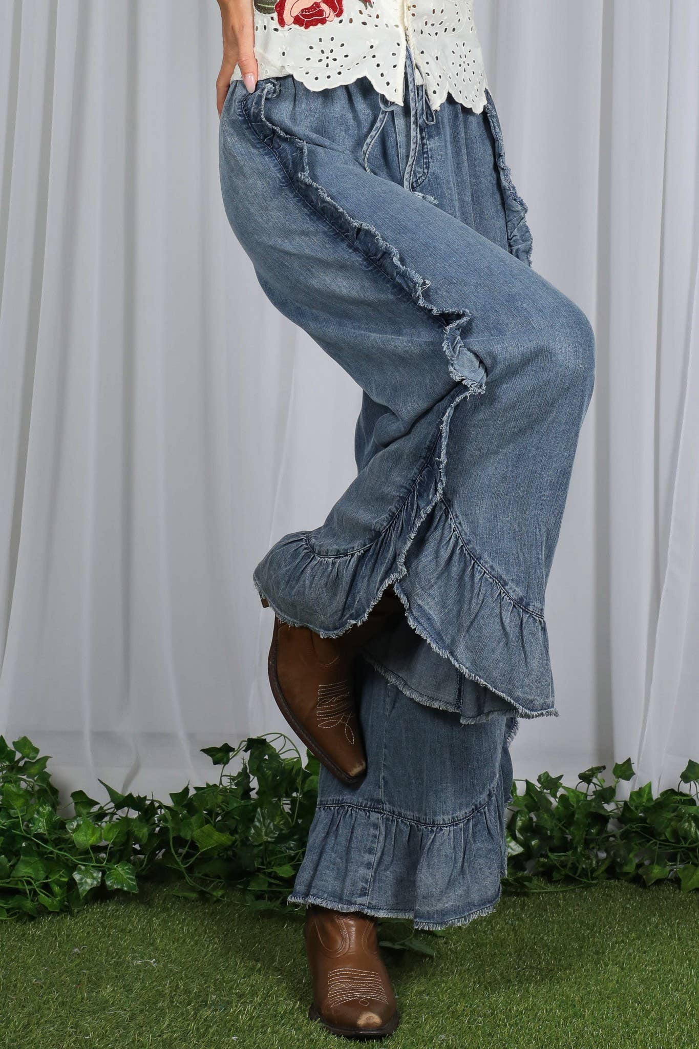 Flared Ruffle Hem Washed Chambray Crop Denim Pants VP83040: Black Denim / S