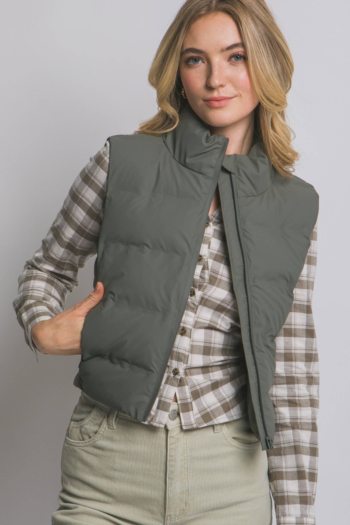 Slim- Fit Zip Down Puffer Vest : ESPRESSO-185901 / M