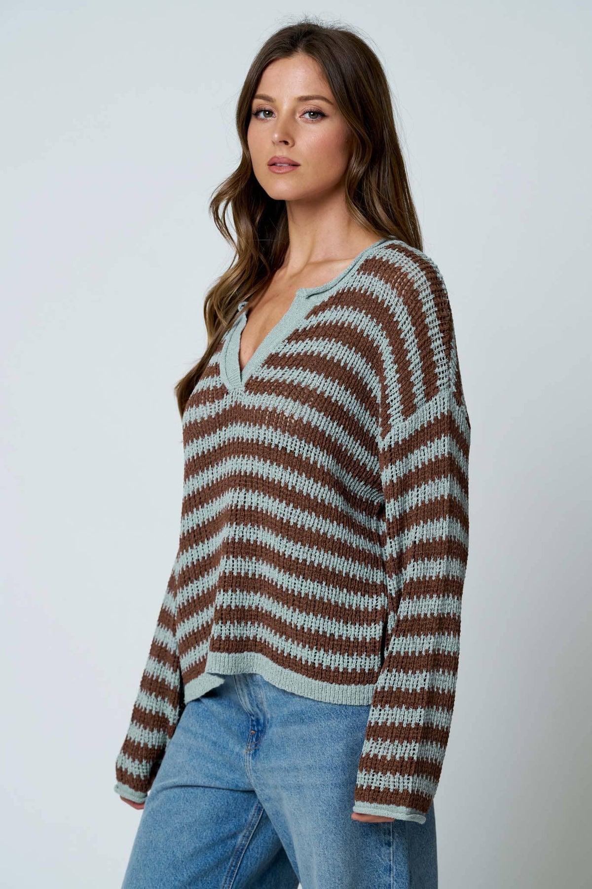STRIPE RAW EDGE SPLIT NECK SHEER KNIT SWEATER : MOCHA