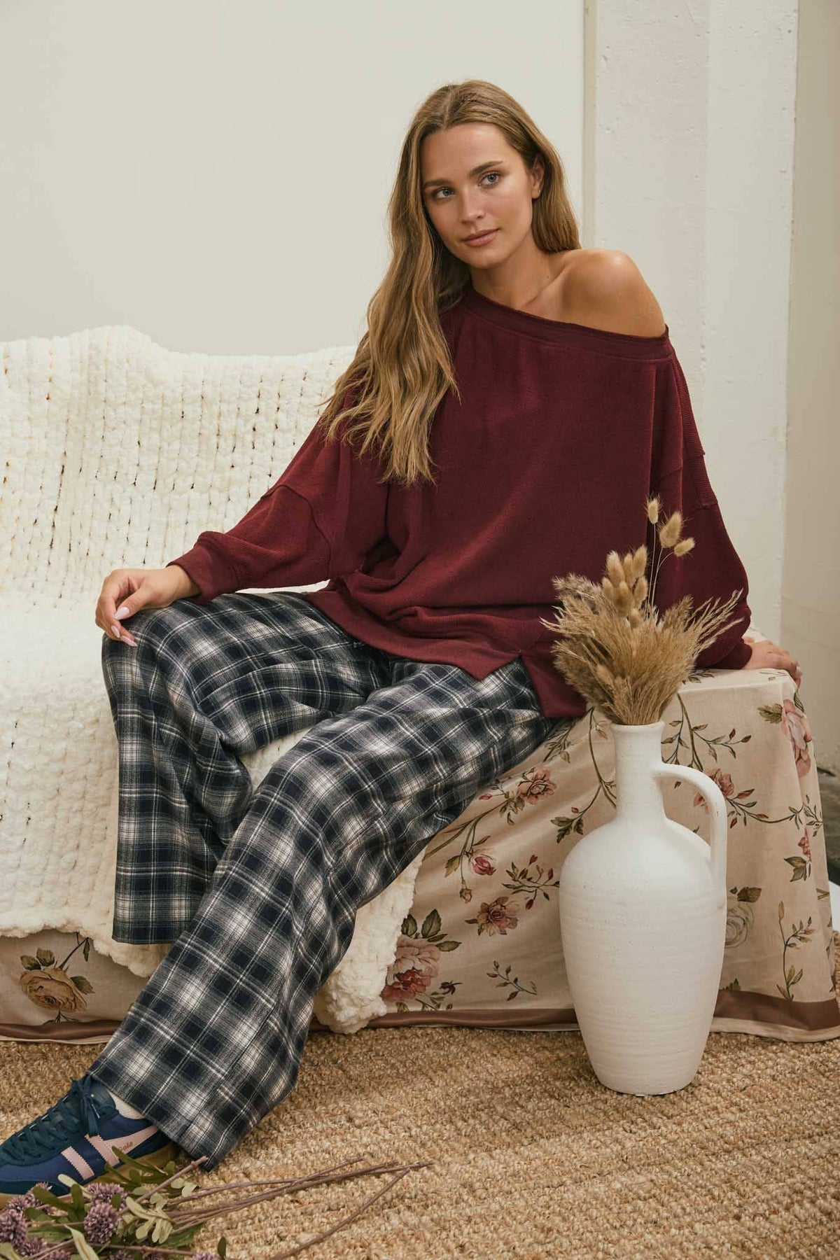 TIERED SLEEVE BOAT NECK EXPOSED SEAM KNIT TOP : DARK BROWN