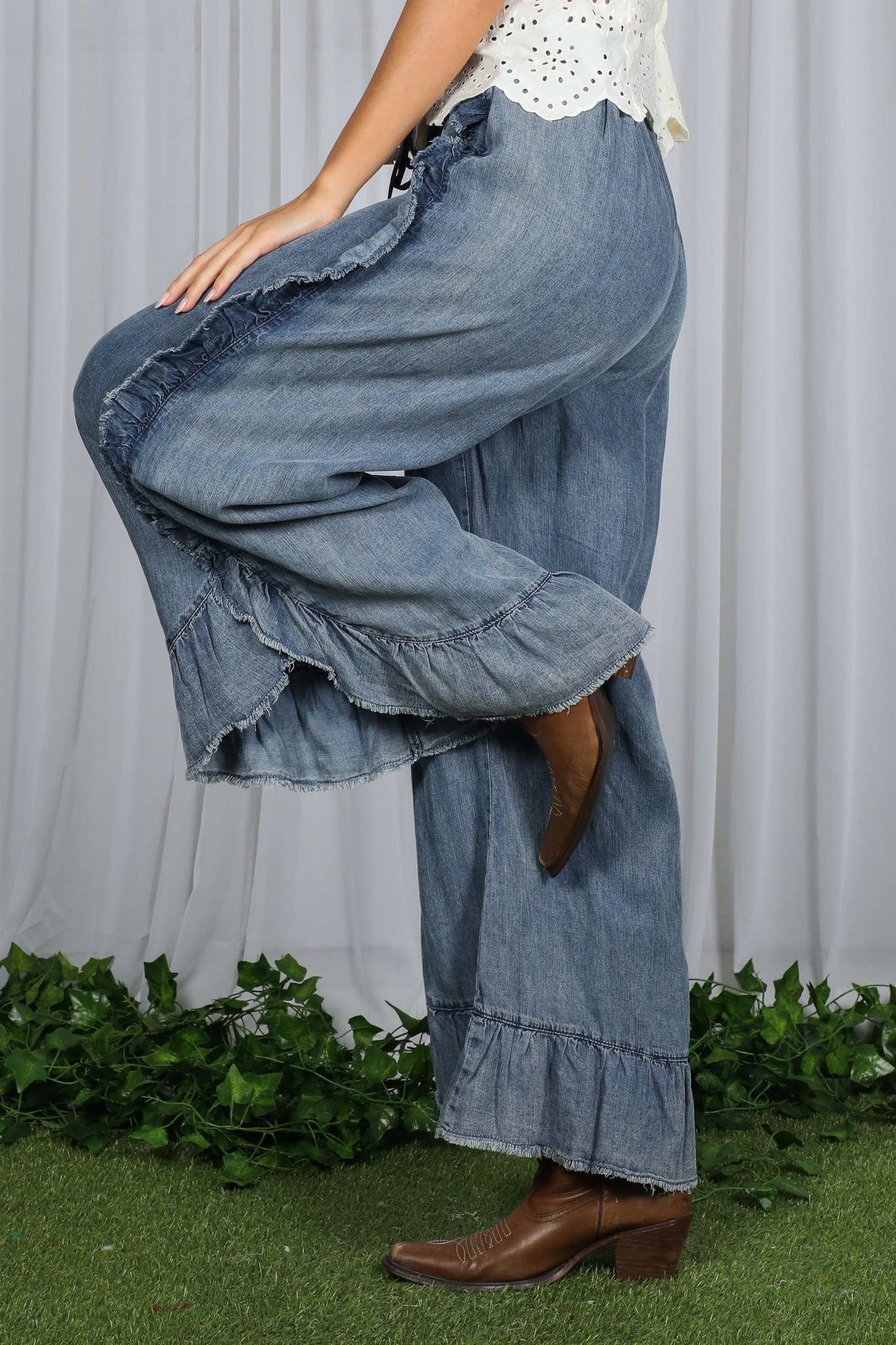 Flared Ruffle Hem Washed Chambray Crop Denim Pants VP83040: Black Denim / S