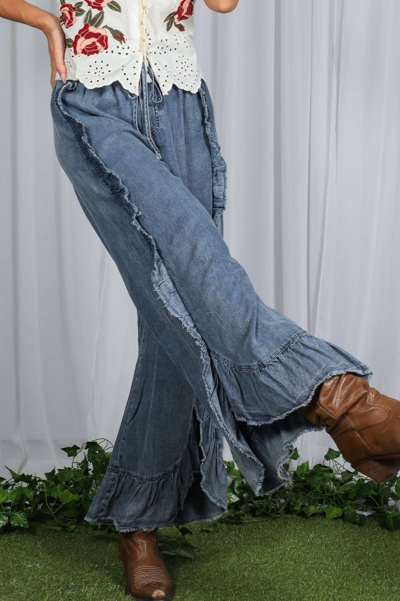 Flared Ruffle Hem Washed Chambray Crop Denim Pants VP83040: Black Denim / S
