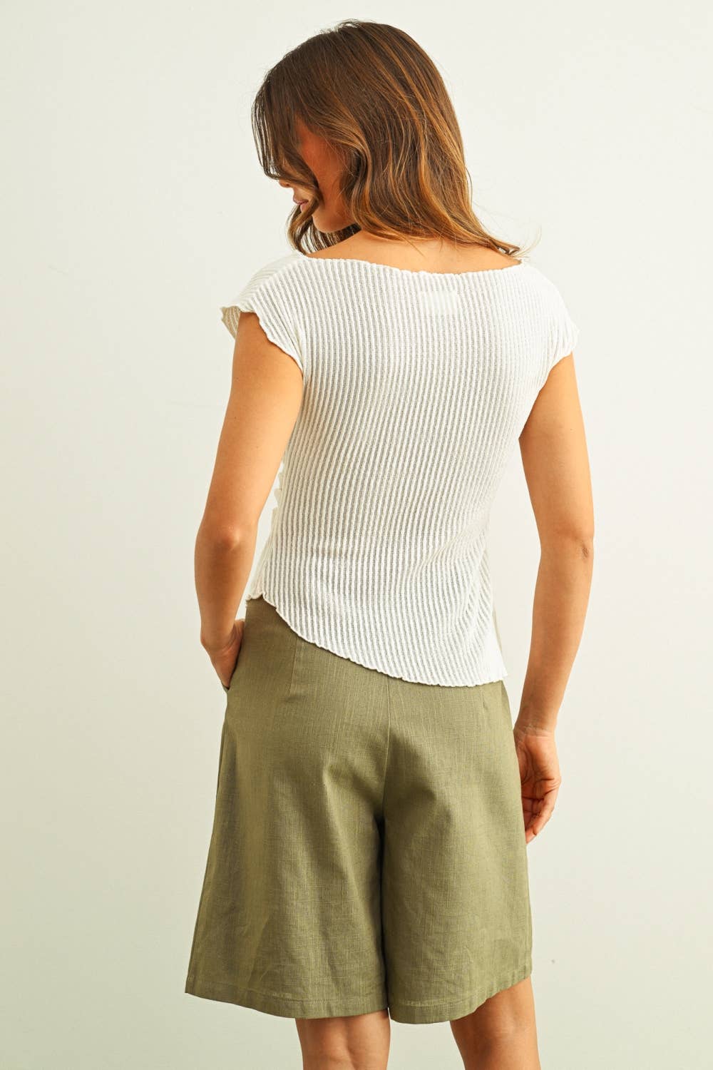 ET6415 CRINKLED FABRIC CAP SLEEVE TOP WITH SHIRRING DETAIL: BLACK / L