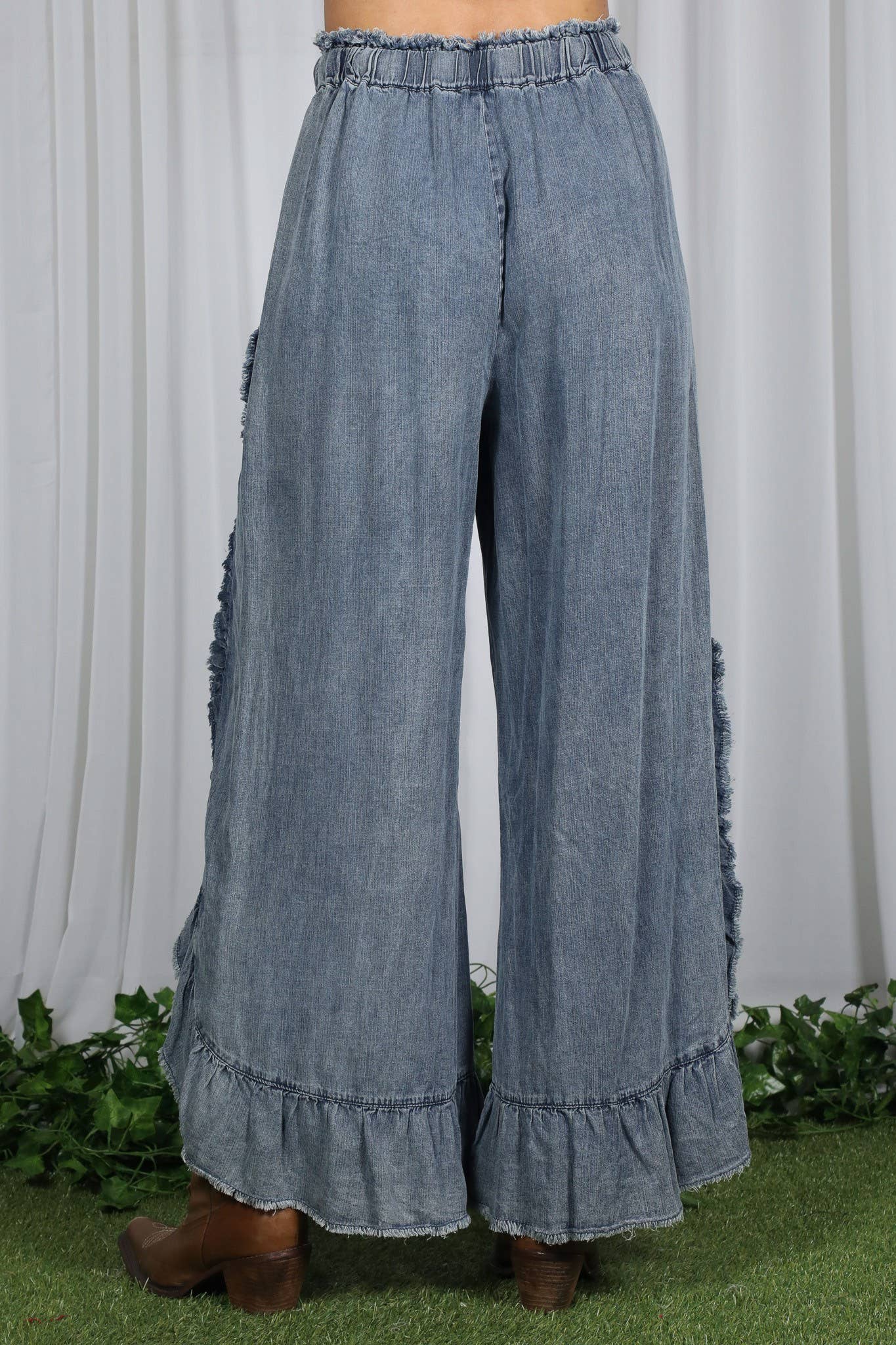 Flared Ruffle Hem Washed Chambray Crop Denim Pants VP83040: Black Denim / M
