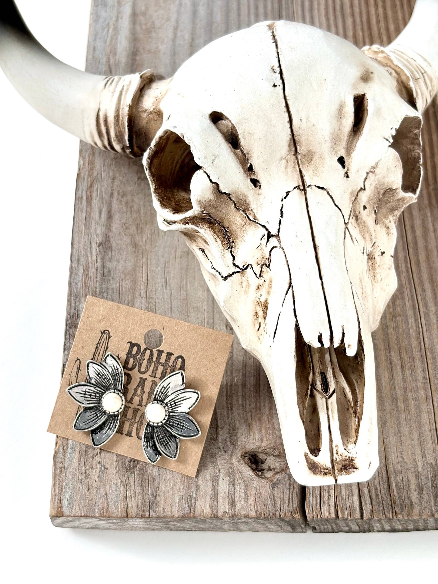 Western Style Flower Turquoise Stone Stud Earrings: White
