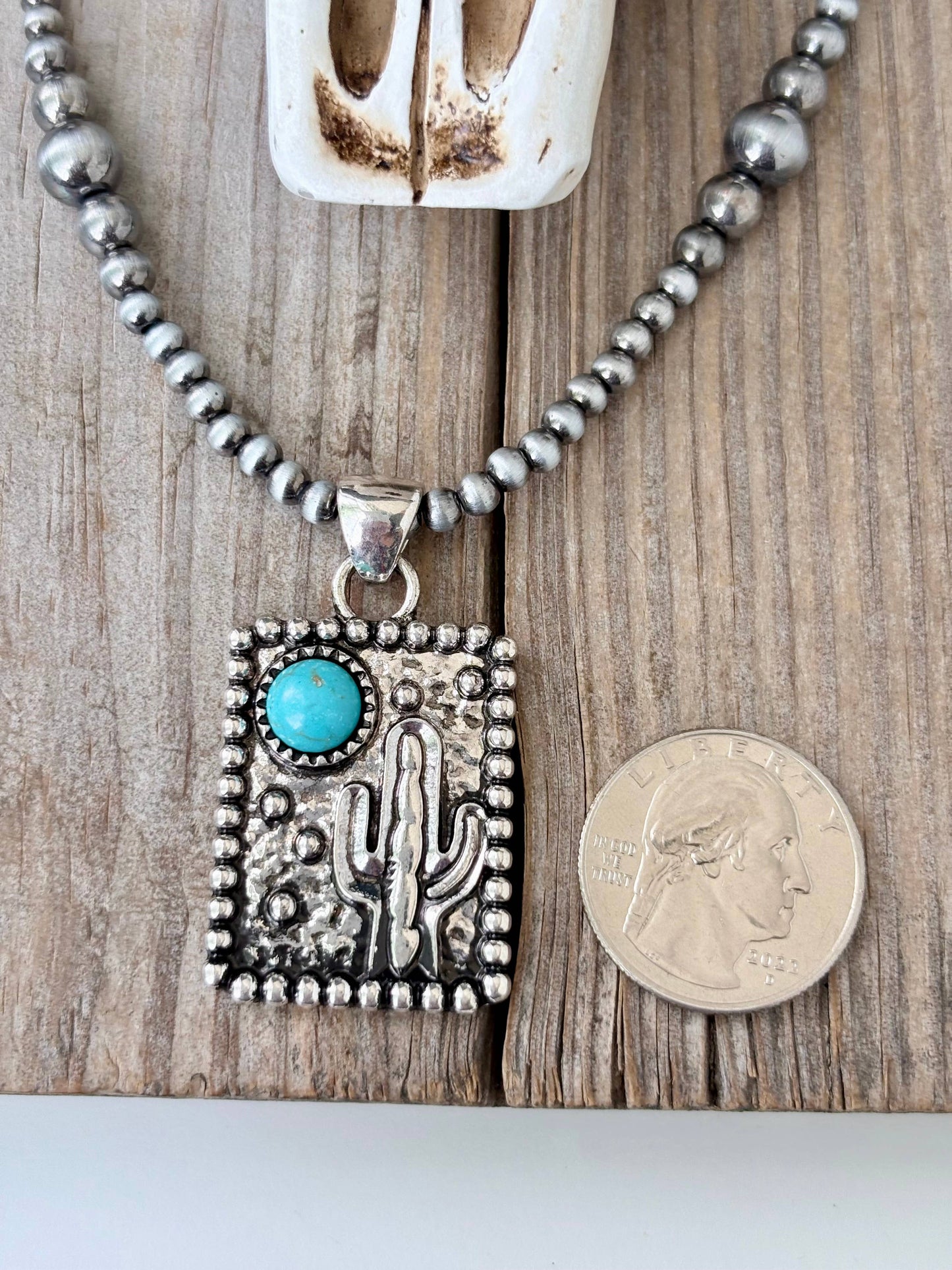 Western Cactus Turquoise Stone Navajo Pearl Pendant Necklace: Turquoise