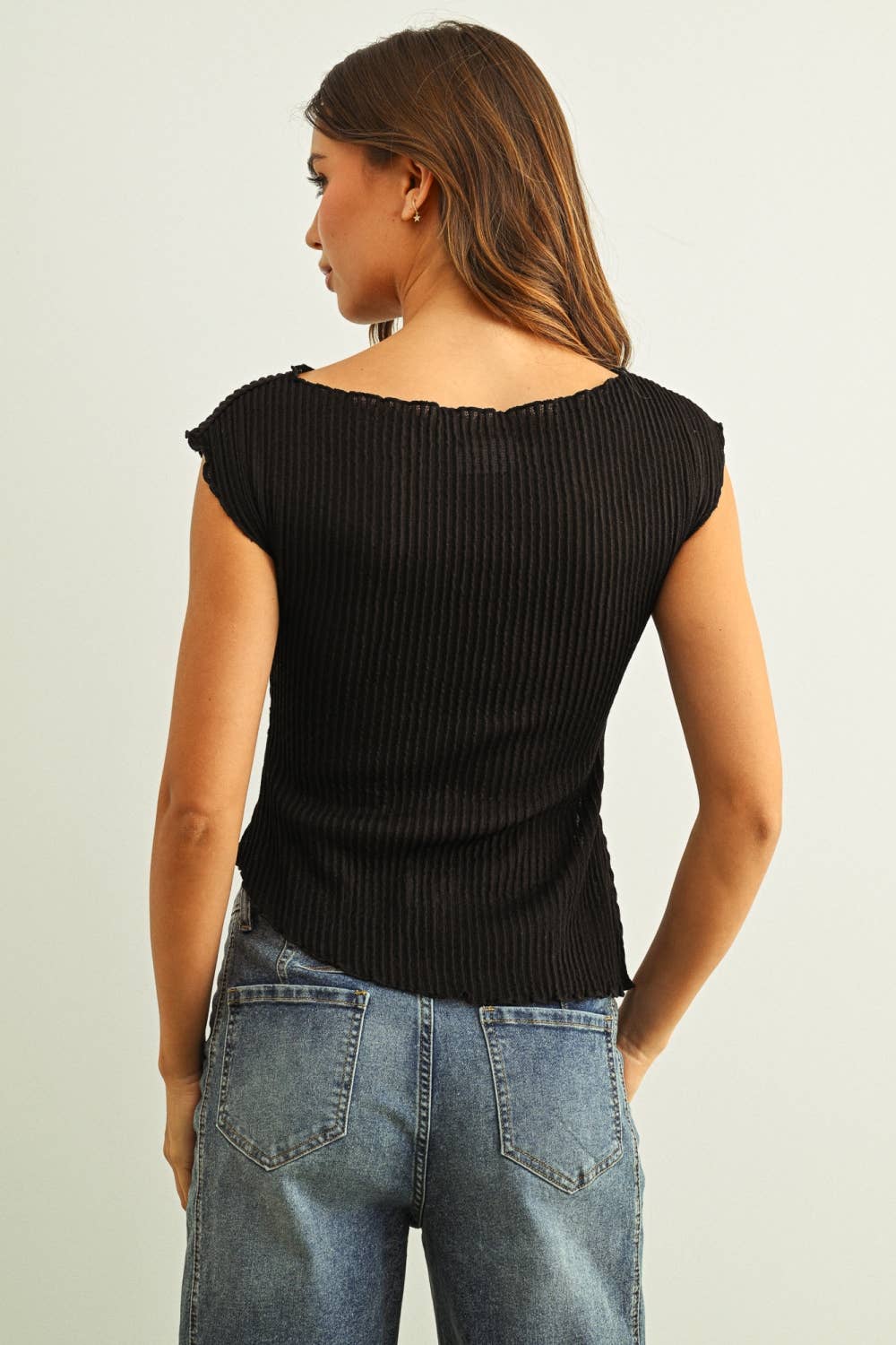 ET6415 CRINKLED FABRIC CAP SLEEVE TOP WITH SHIRRING DETAIL: BLACK / S