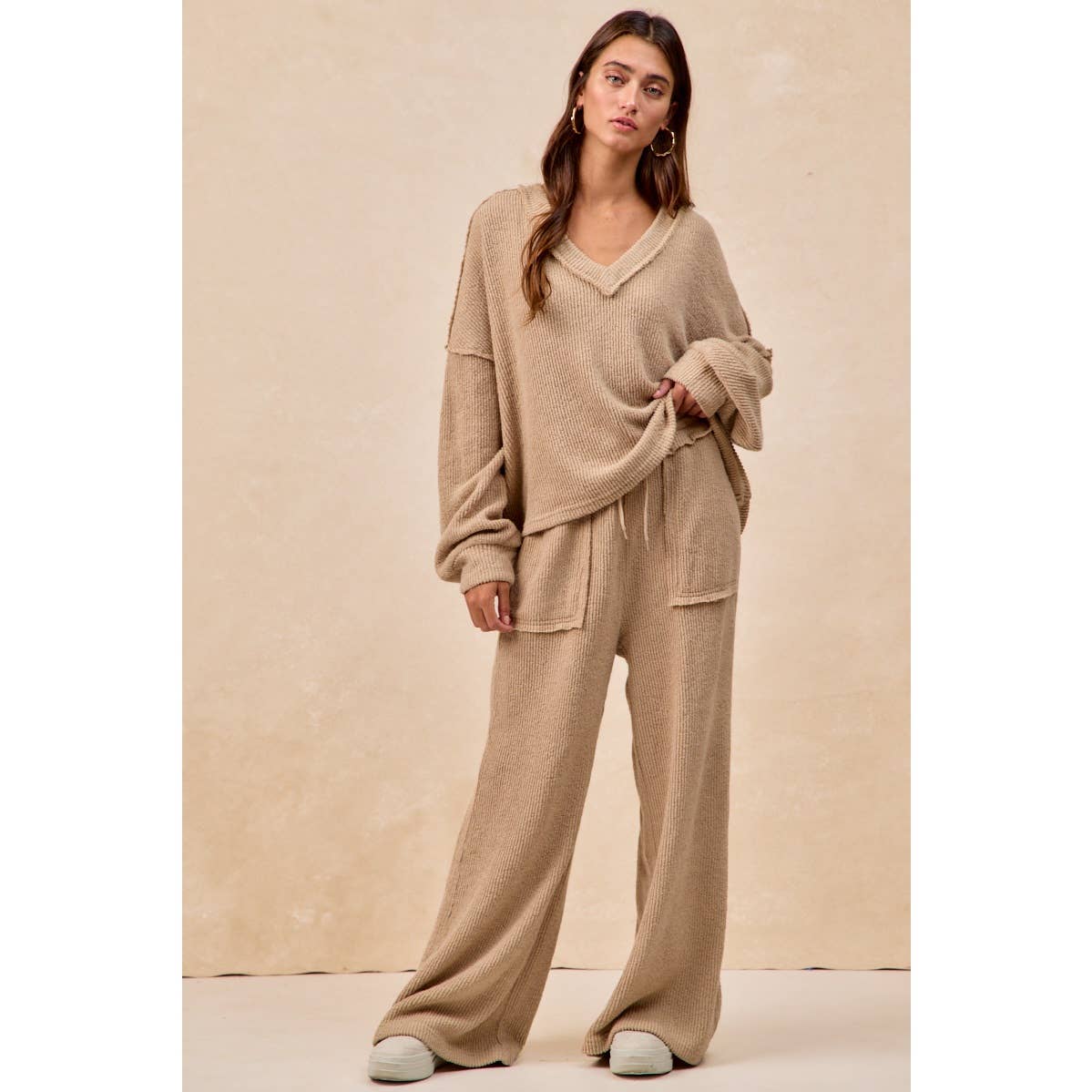 BOUCLE RIB KNIT WIDE PANTS WITH CUT EDGE DETAIL: TAUPE / S