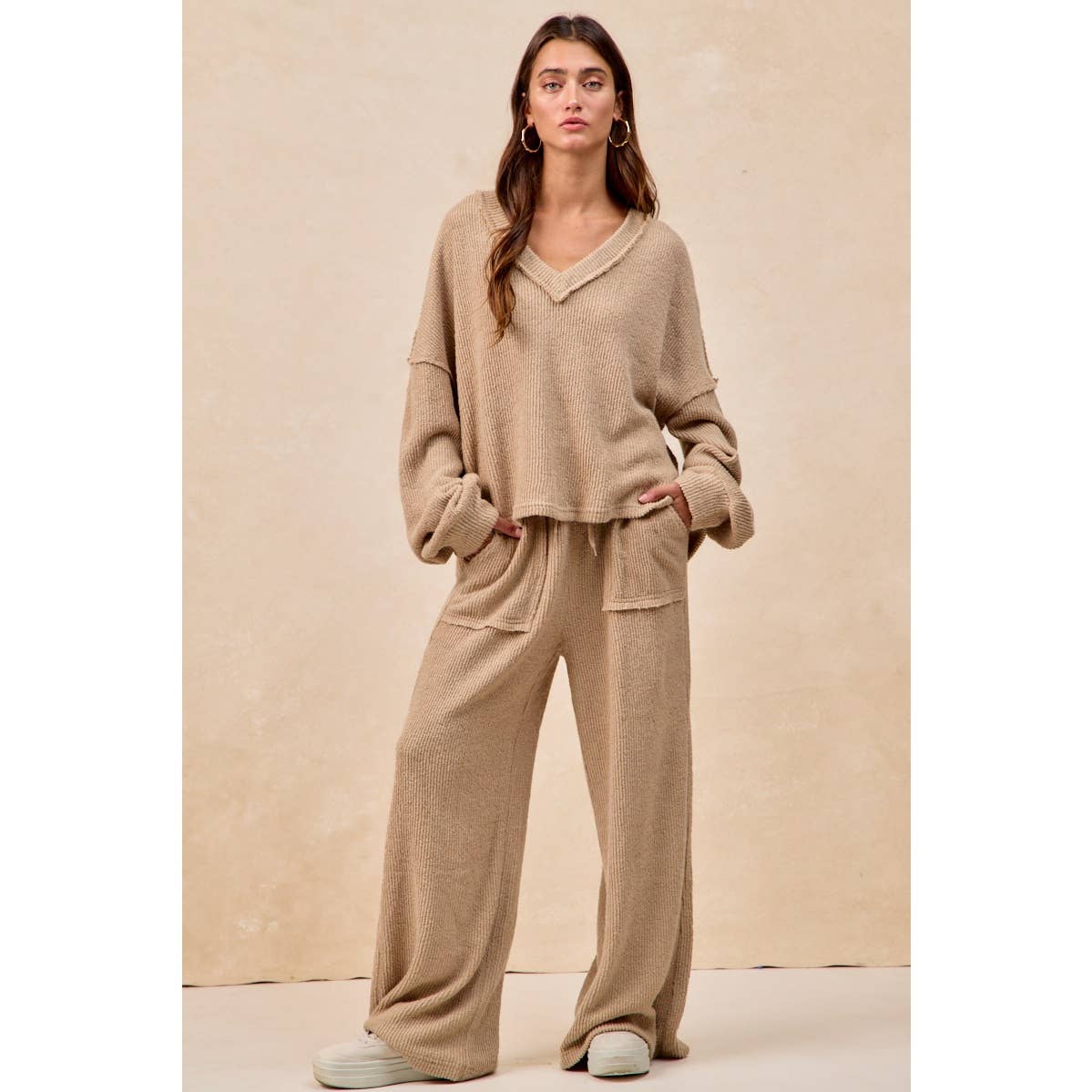 BOUCLE RIB KNIT WIDE PANTS WITH CUT EDGE DETAIL: TAUPE / S