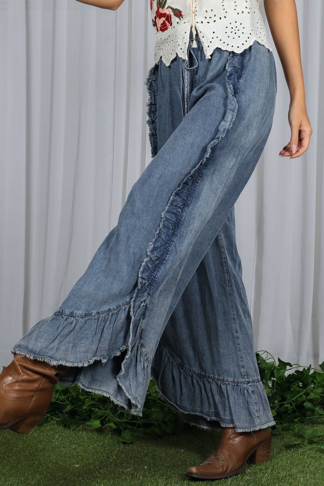 Flared Ruffle Hem Washed Chambray Crop Denim Pants VP83040: Black Denim / S
