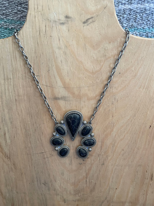 The western pendant necklace