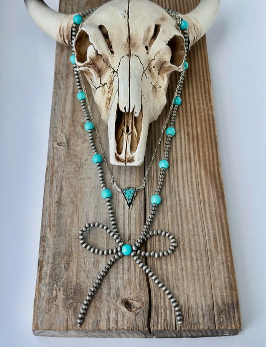 Bow and pendant necklace