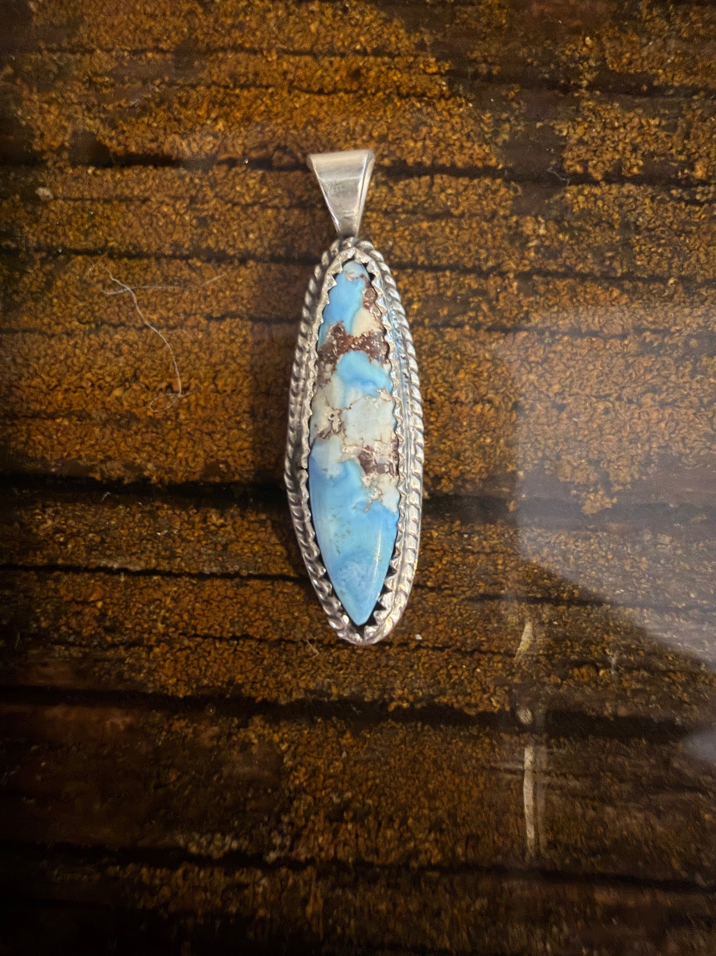 The golden hills pendant