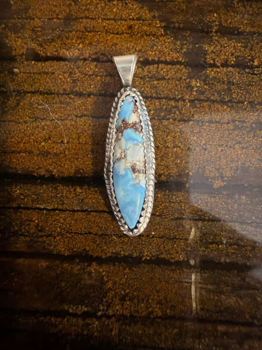 The golden hills pendant