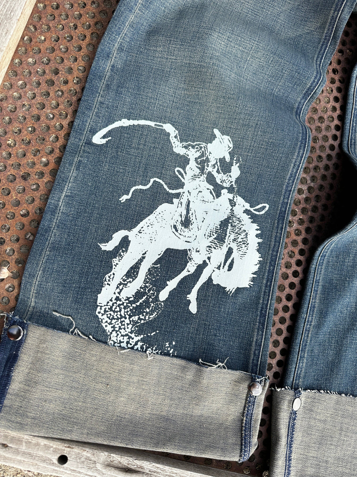 Bronc Cuffed Denim Cropped Jeans: 9