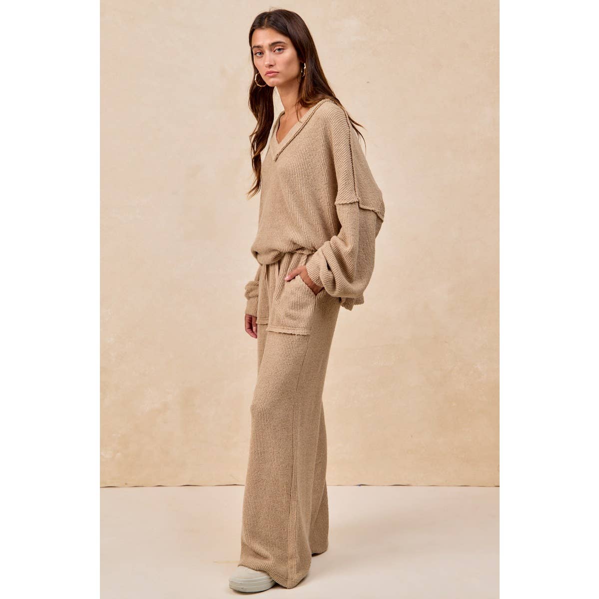 BOUCLE RIB KNIT WIDE PANTS WITH CUT EDGE DETAIL: TAUPE / XL