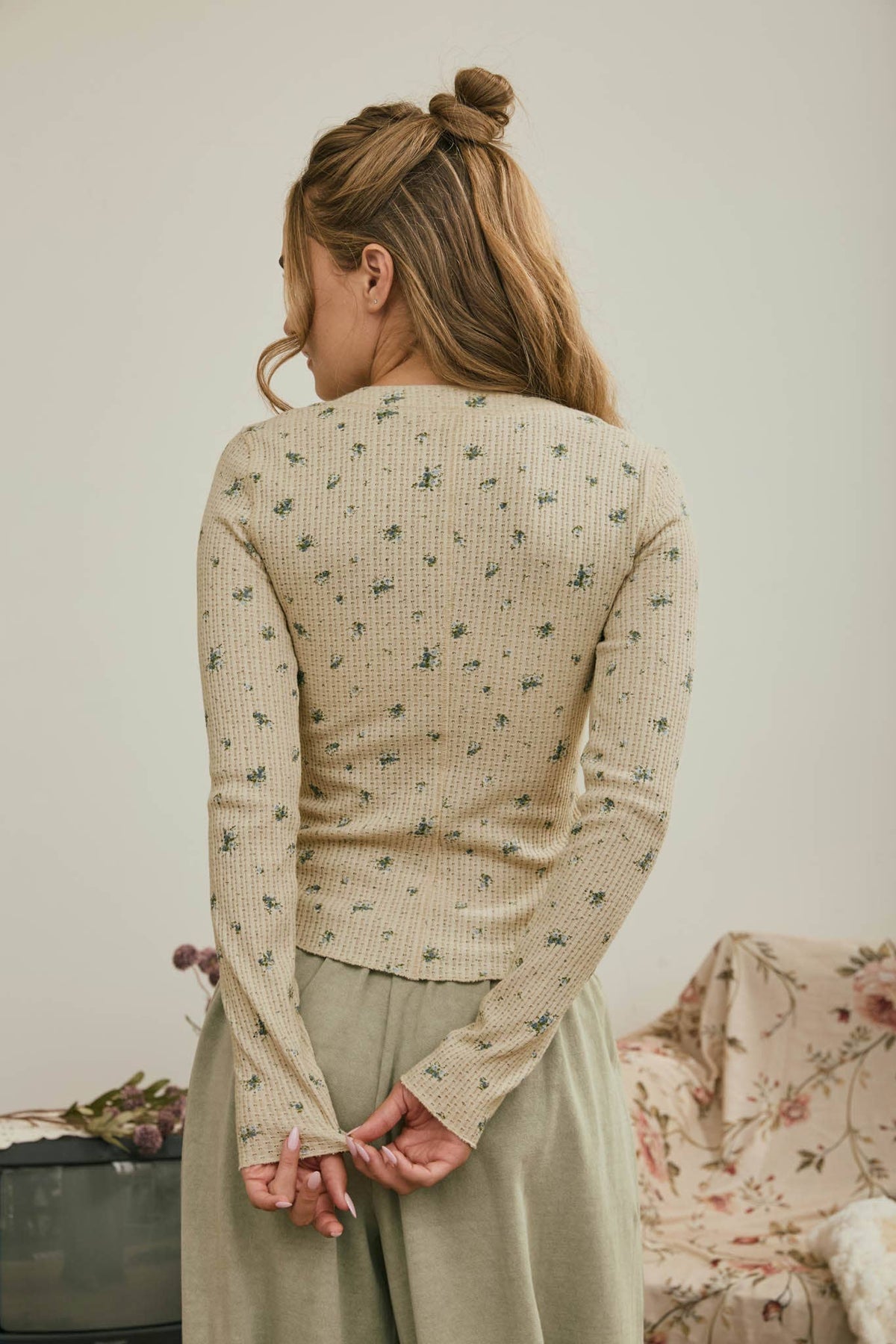FLORAL SNAP FRONT LONG SLEEVE WAFFLE KNIT TOP : IVORY MULTI