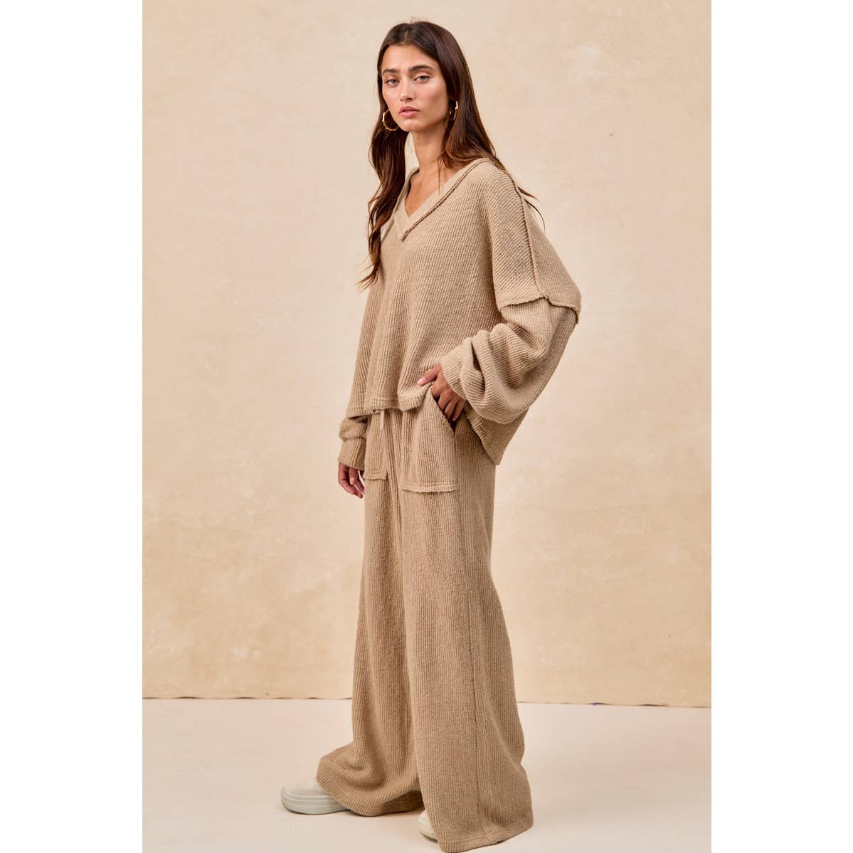 BOUCLE RIB KNIT WIDE PANTS WITH CUT EDGE DETAIL: TAUPE / XL