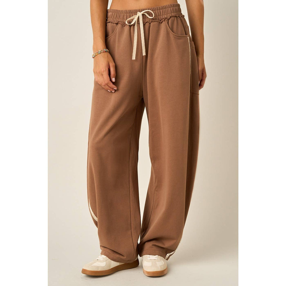 LACE TRIM BARREL LEG DRAWSTRING PANTS: MOCHA MOUSSE / S-M-L(2-2-2)