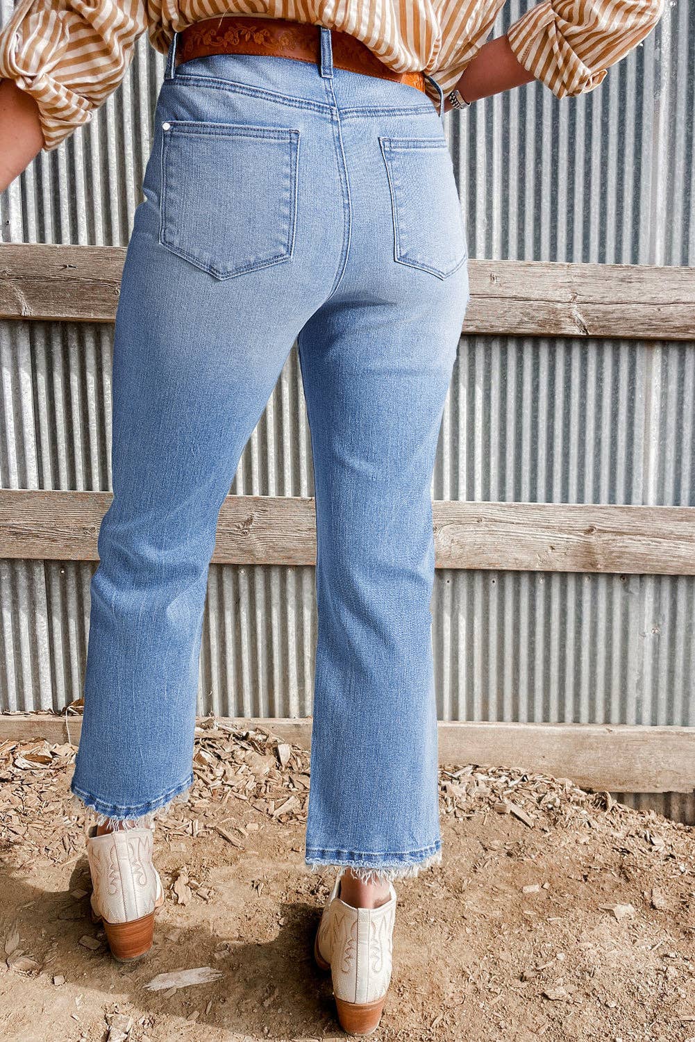 Mineral Wash Raw Hem High Waist Flared Jeans: Blue