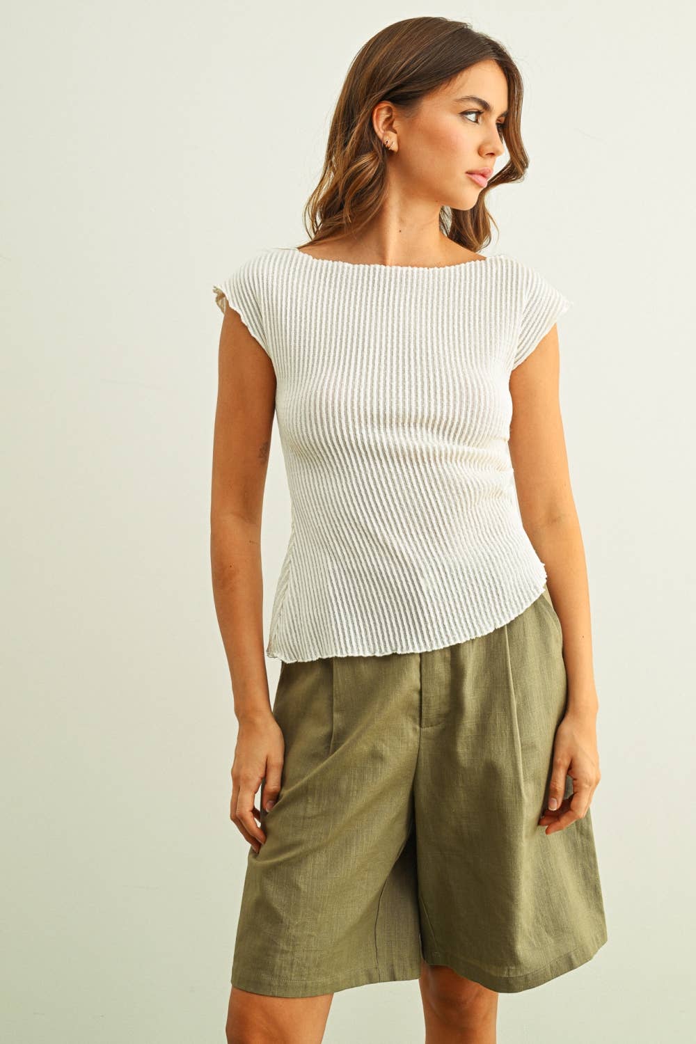 ET6415 CRINKLED FABRIC CAP SLEEVE TOP WITH SHIRRING DETAIL: BLACK / S